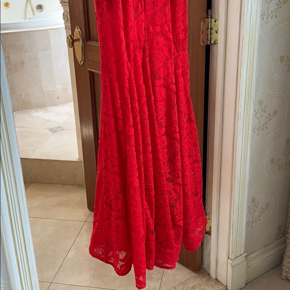 Allover lace backless gown - Picture 5 of 8